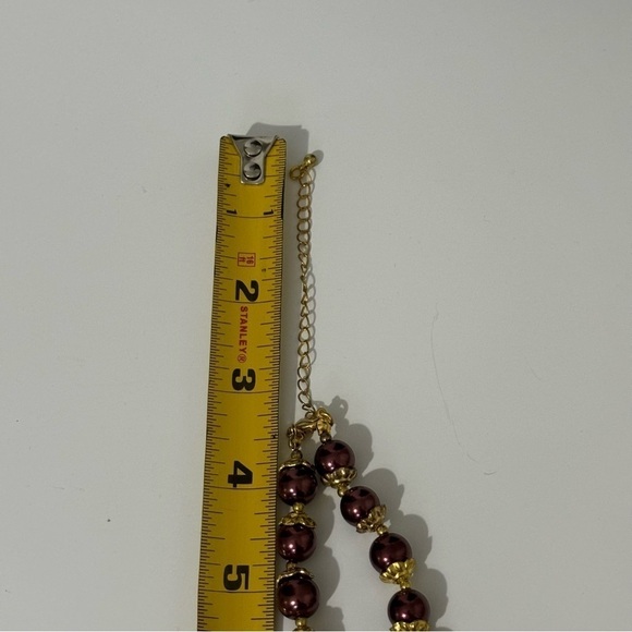 Vintage faux glass pearl with gold metal accents and chain - Picture 5 of 7